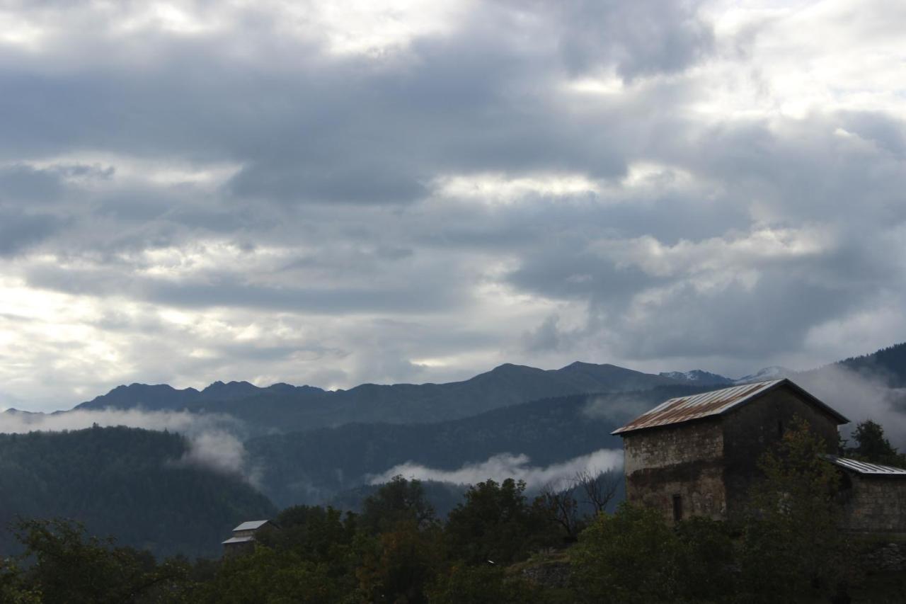 Village House 메스티아 외부 사진